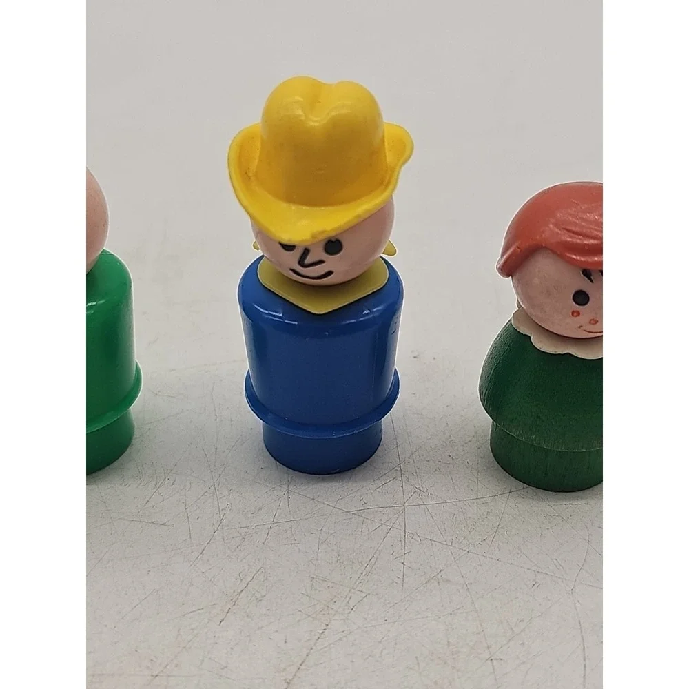 Vintage Fisher Price Little People Hard Plastic Figures Family 1 Wood  Lot Of 4